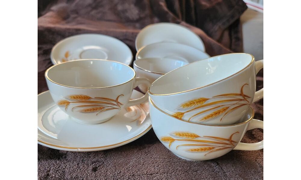 Homer Laughlin, set of four cups and saucers